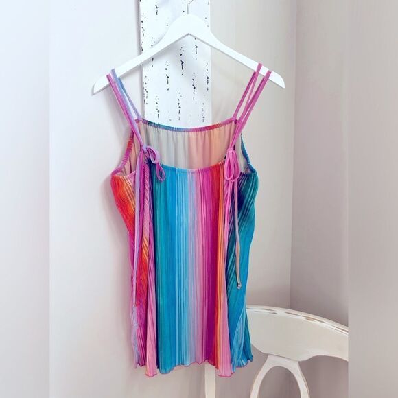 Show Me Your Mumu Sicily
Dress Ombre Pleated Knit Mini dress; Size Small - Picture 5 of 8